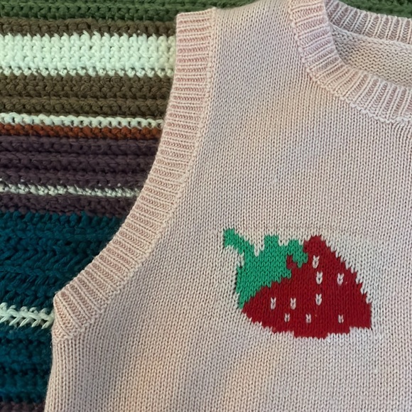 Strawberry Knitted Sweater Vest - size : S - Picture 3 of 3